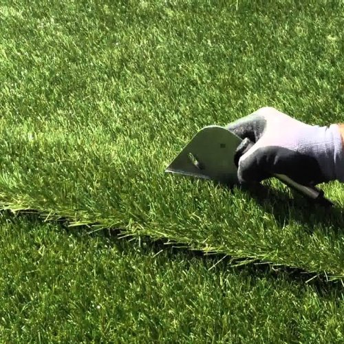 cara merawat rumput sintesis